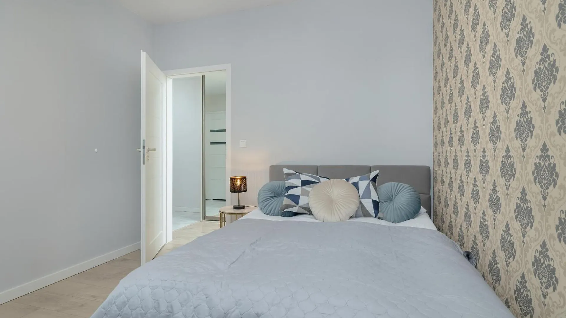 Cozy Apartment Pachonskiego With Balcony And Parking By Noclegi Renters Krakow