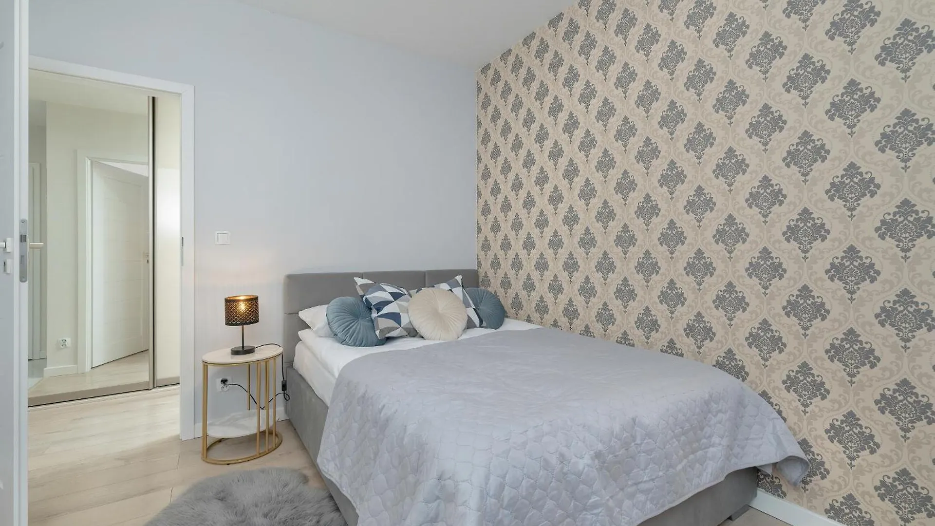 Cozy Apartment Pachonskiego With Balcony And Parking By Noclegi Renters Krakow